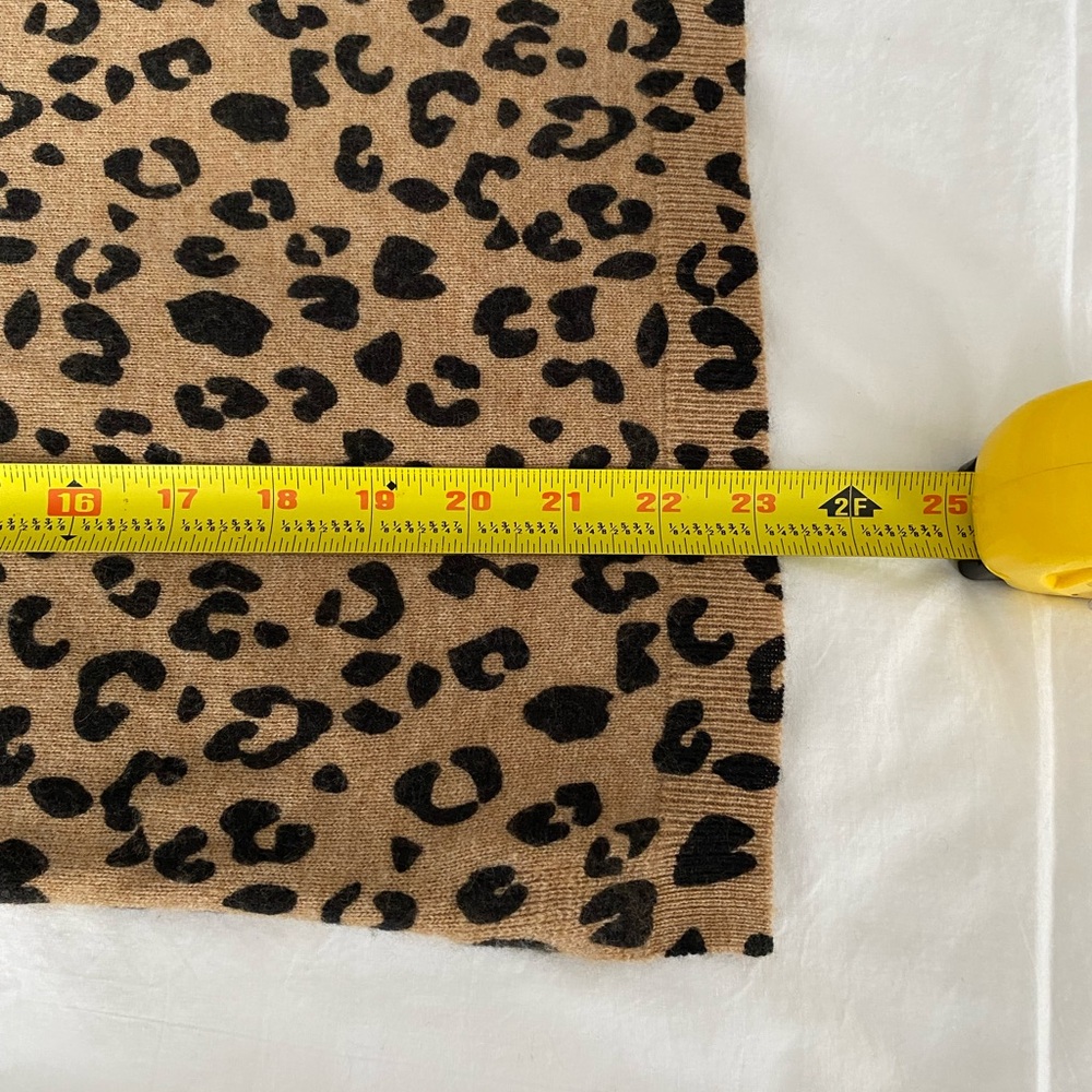 J. Crew 100% Cashmere Leopard Print Sweater in Tan and Black Size Small NWT - Picture 6 of 7